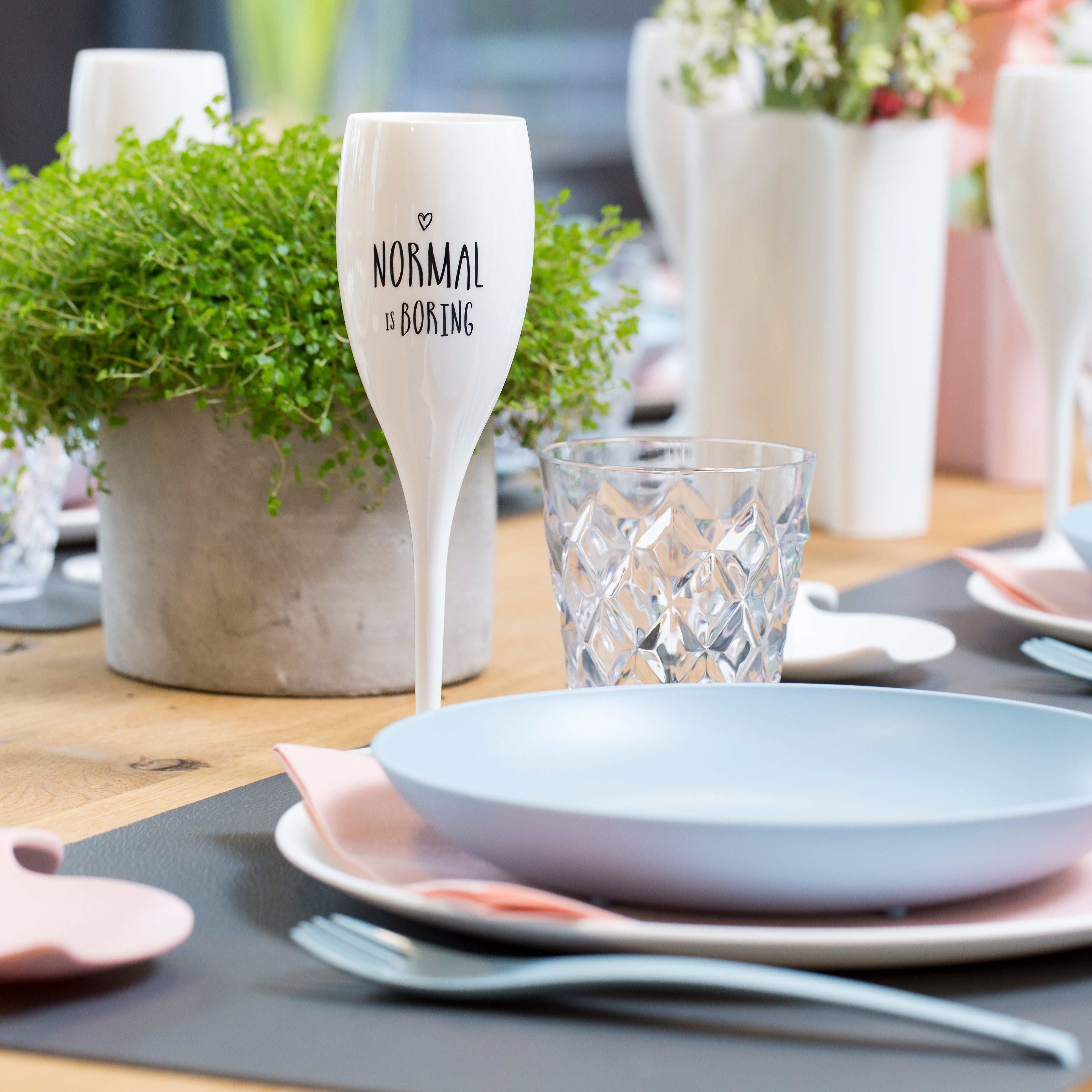 Sektglas mit Druck CHEERS No. 1 NORMAL IS BORING