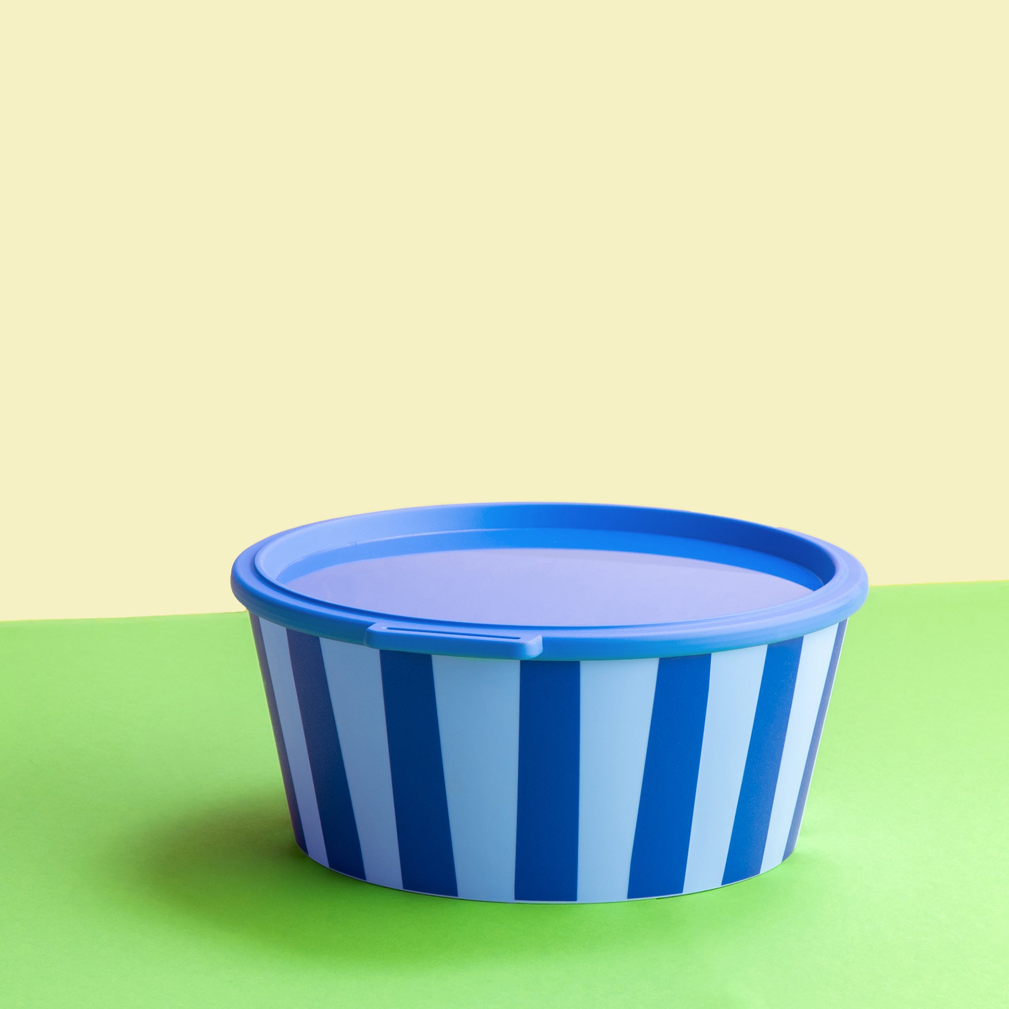 Bowl with lid NORA BOX 2.2l STRIPES