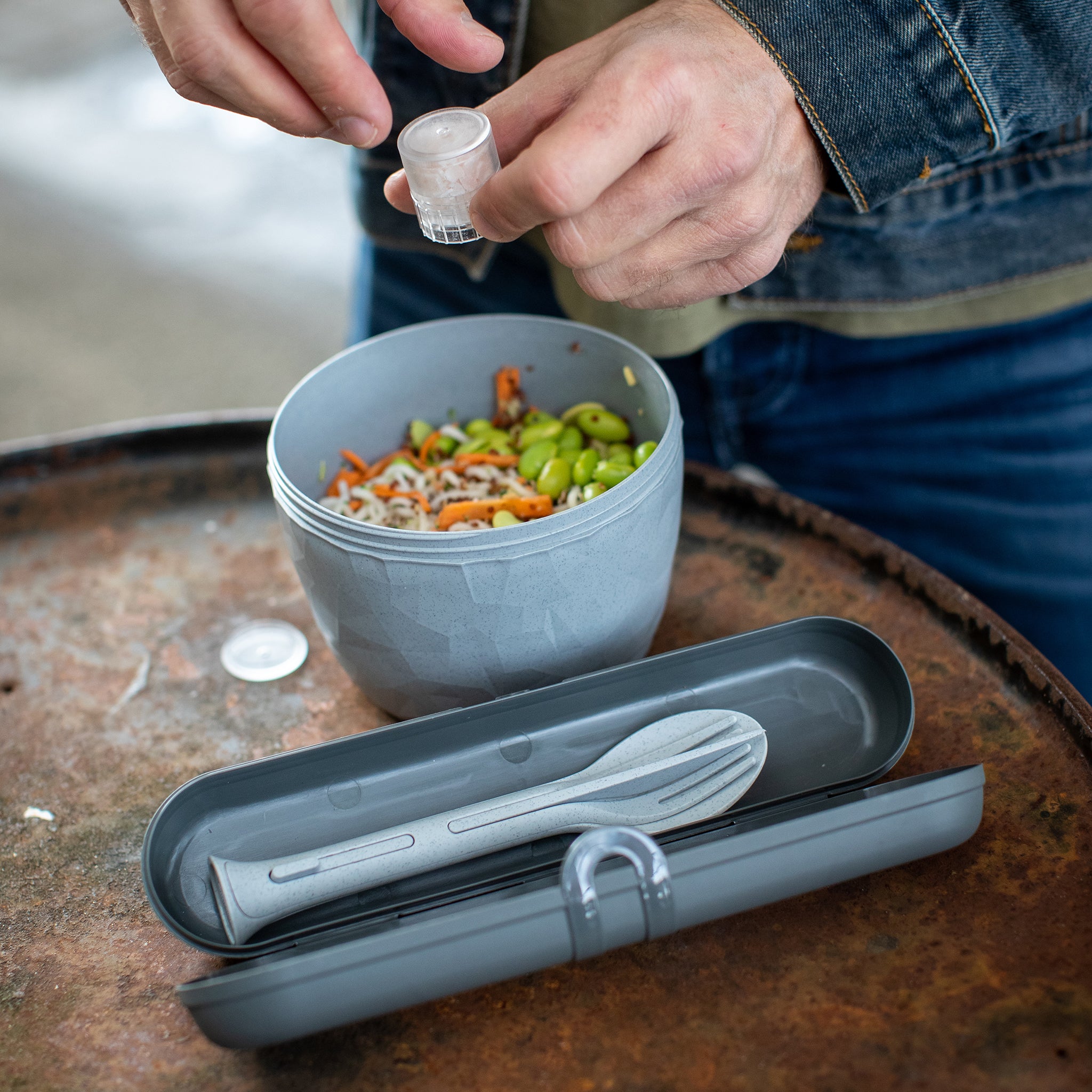 koziol Besteck Etui mit Besteckset und Salzstreuer KLIKK POCKET READY