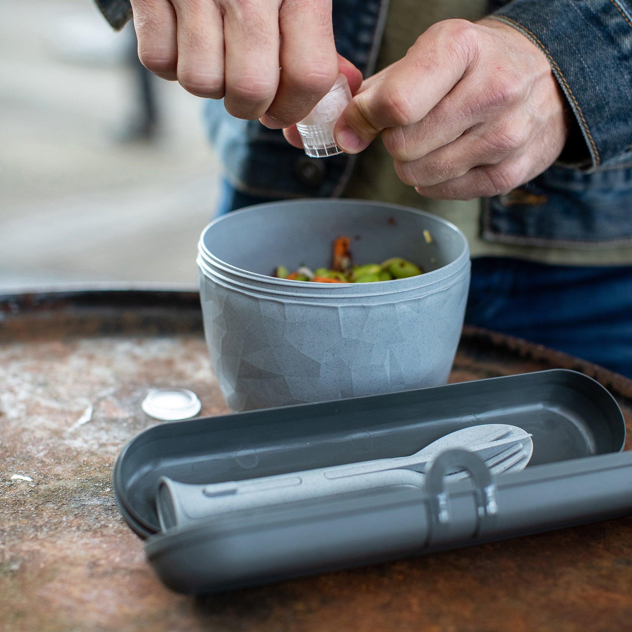 koziol Besteck Etui mit Besteckset und Salzstreuer KLIKK POCKET READY
