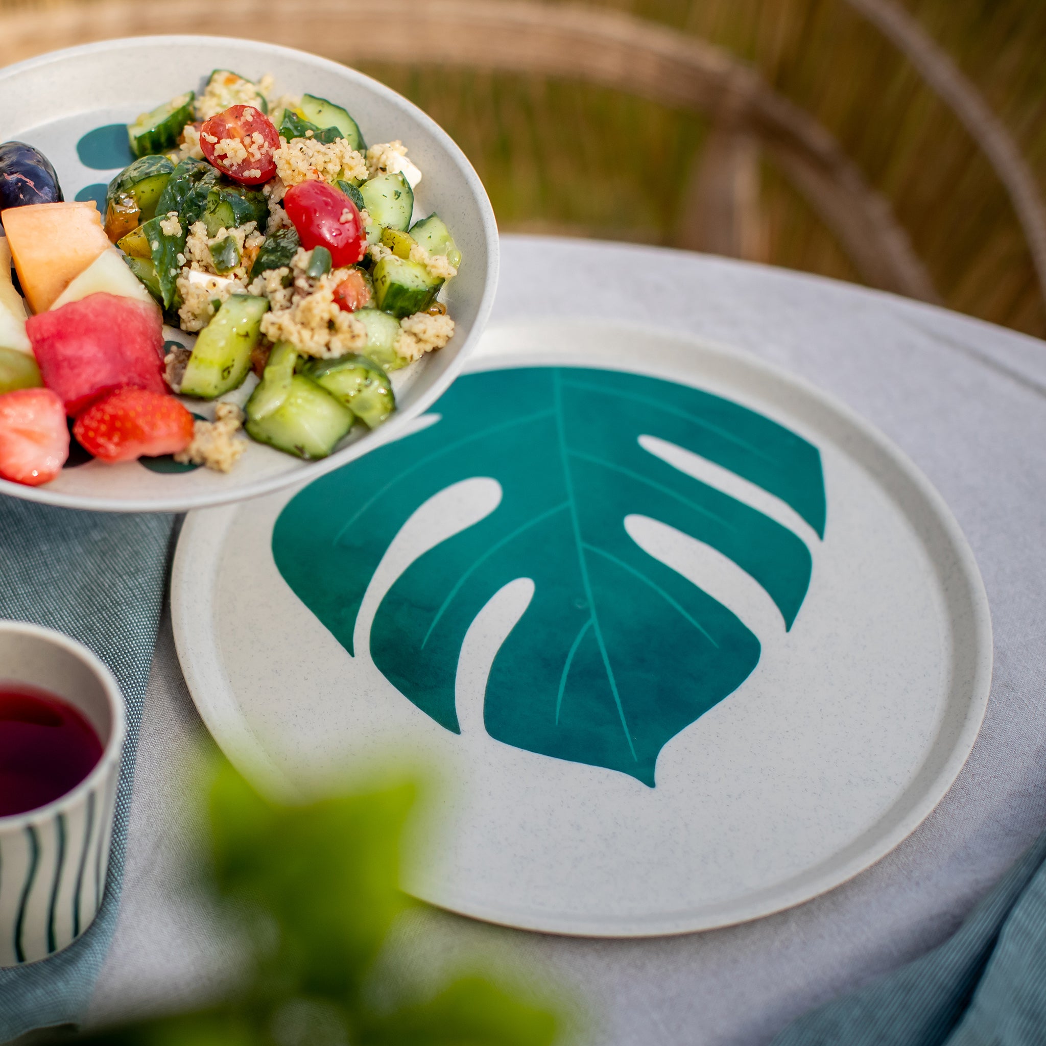 koziol Großer Teller  CONNECT PLATE 255mm MONSTERA LEAF